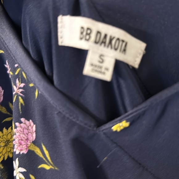 Floral romper size small - Picture 3 of 4